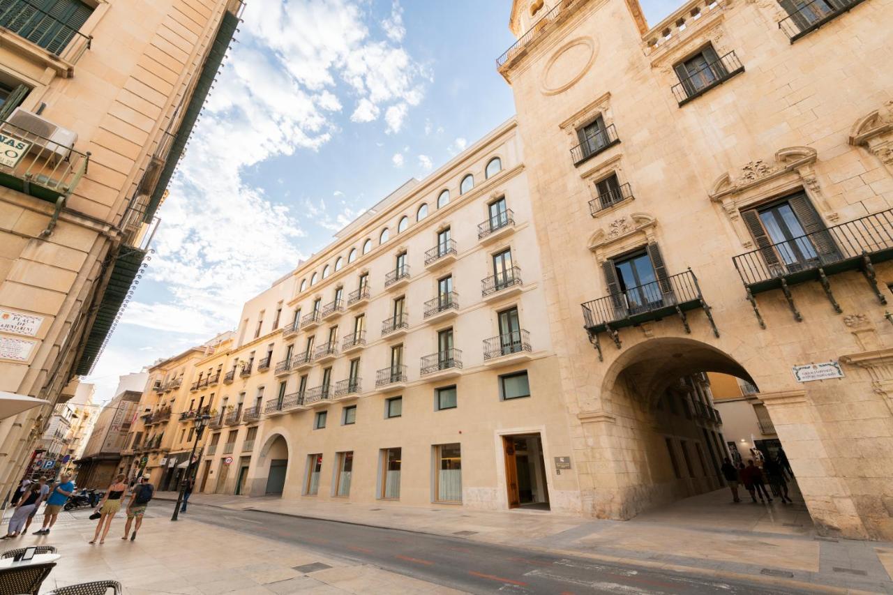 Eurostars Pórtico Alicante Exterior foto The Palau de la Generalitat, seat of the Government of the Balearic Islands.