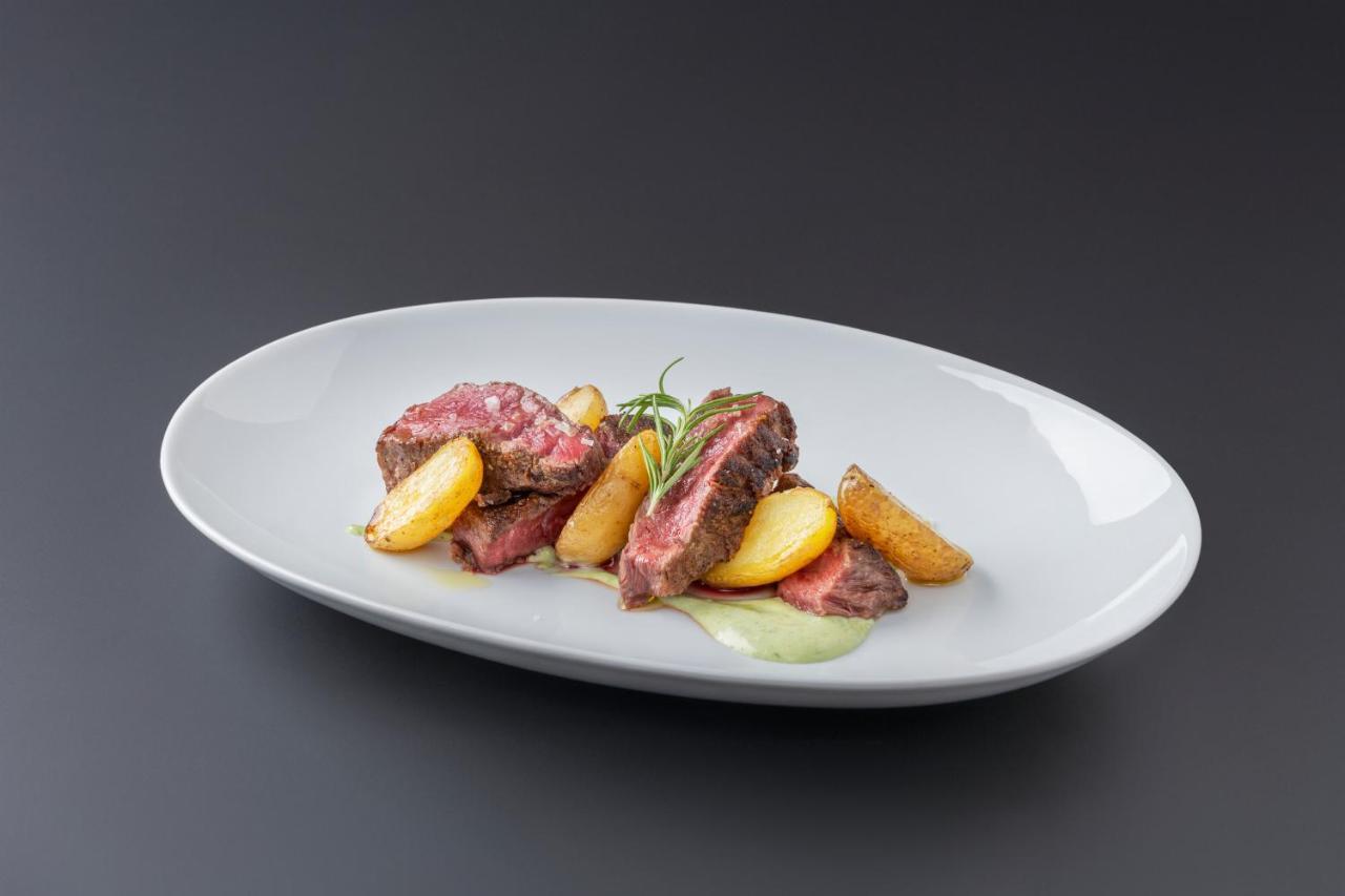 Eurostars Pórtico Alicante Exterior foto A steak with potatoes